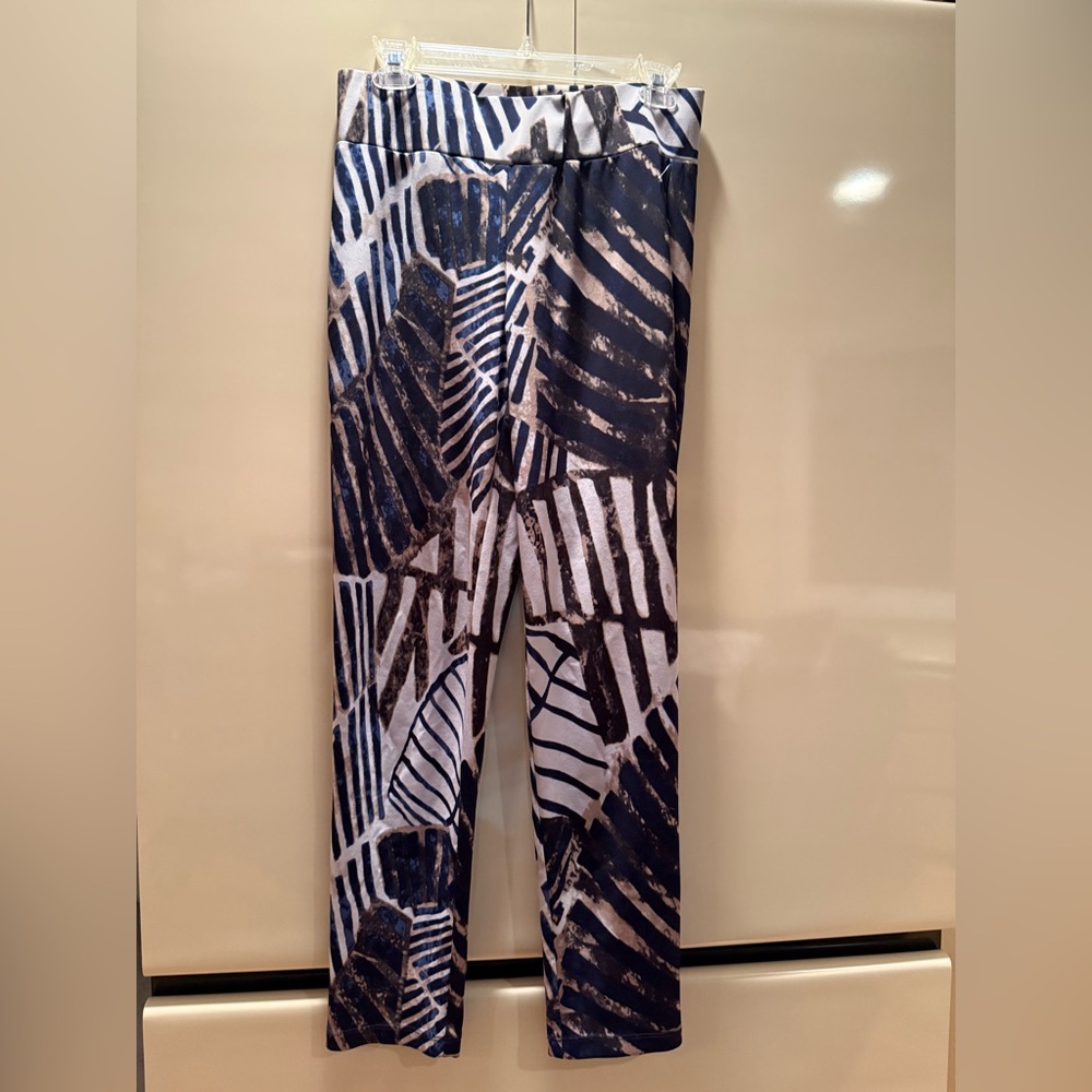 Frank Lyman Design Navy and White Patterned Leggings
